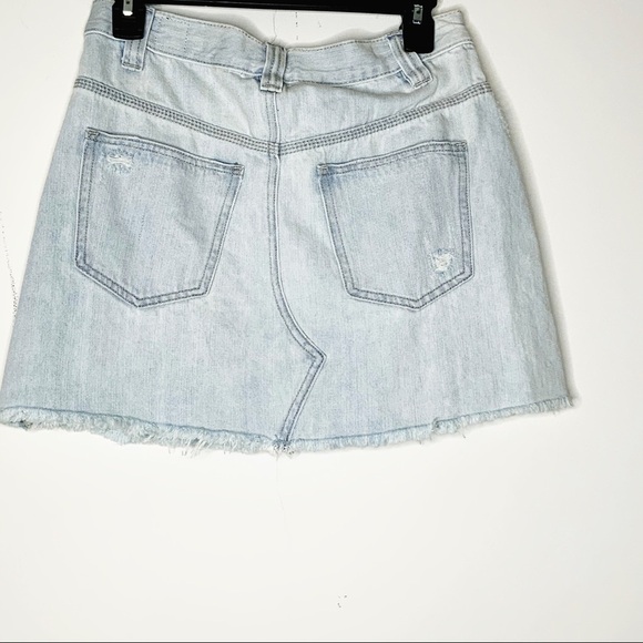 𝅺free PEOPLE side car mini skirt. Light wash. SZ 26 - Picture 5 of 6